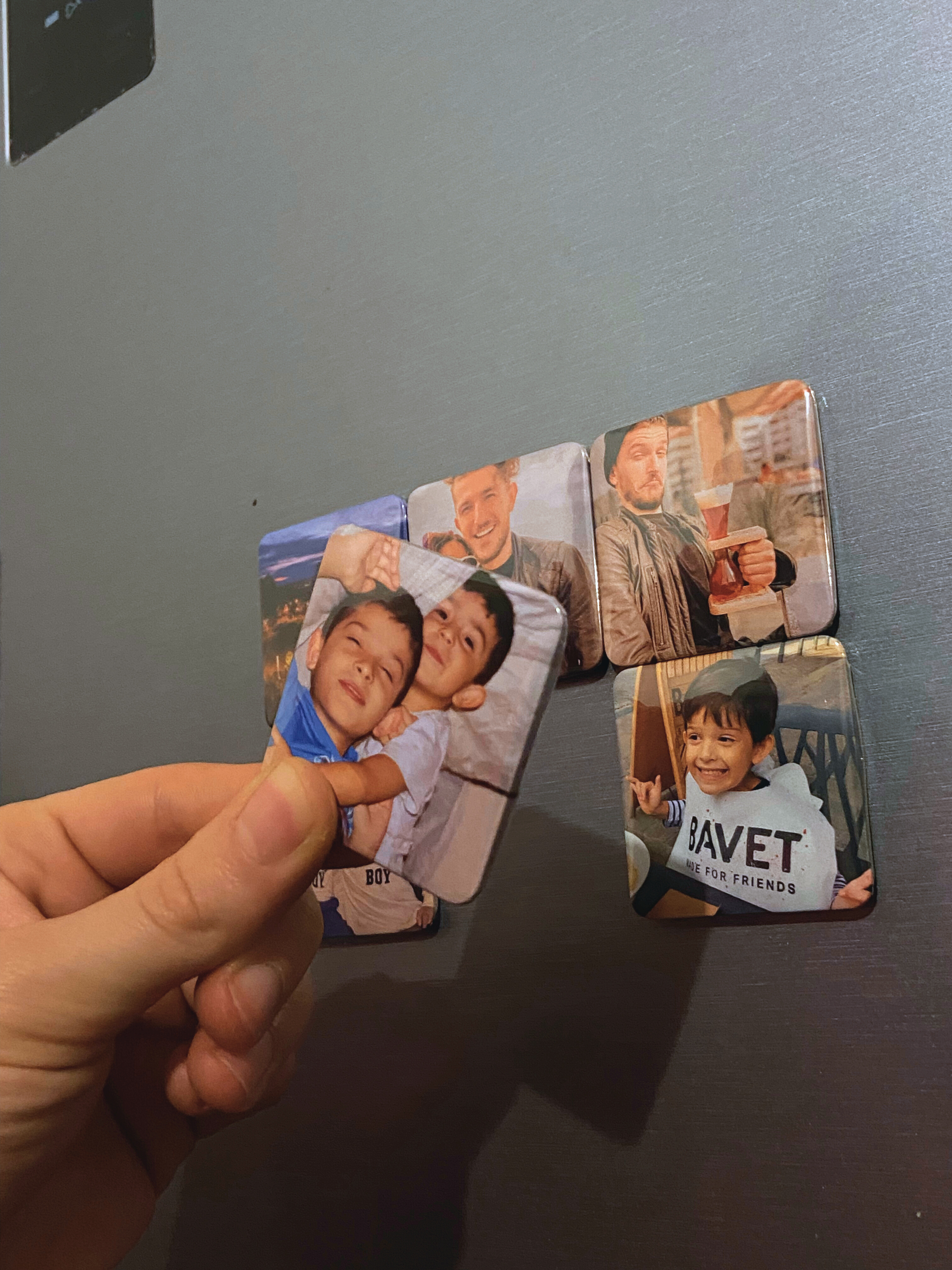 Magnets Pixii sur un frigo